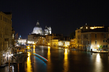 Fototapeta na wymiar Venise de nuit