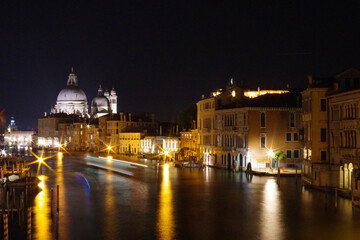 Fototapeta na wymiar Venise de nuit