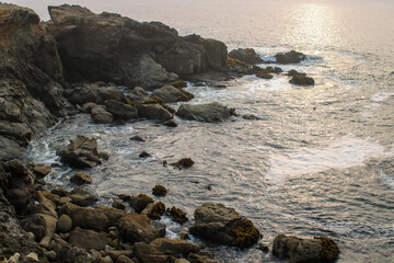 Fototapeta na wymiar waves on rocks