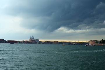 Venise sous l'orage vue du campanile de San Giorgio Maggiore