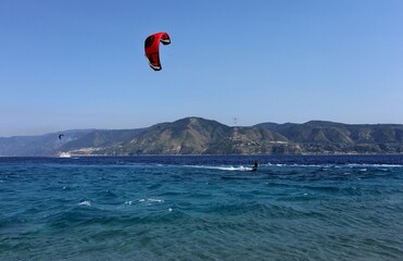 Messina - Kitesurfer sullo stretto