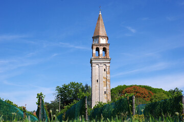 Campanile pr&egrave;s de Burano