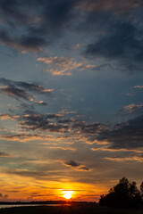 am See bei einem schönen Sonnenuntergang	