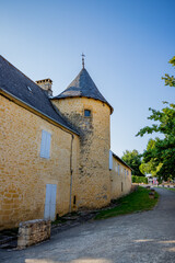 Le village de Saint-Genies et ses toits de Lauze