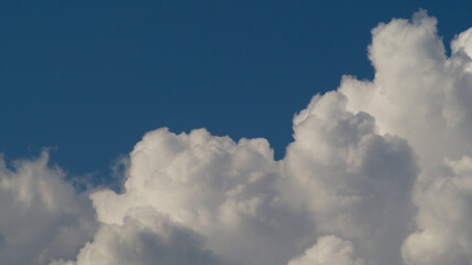 Cumulus d'un blanc immacul&eacute;