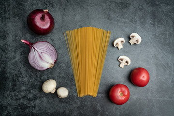 The delicious mushroom spaghetti is placed on the gray cement floor, and the Italian food is placed on the gray cement floor