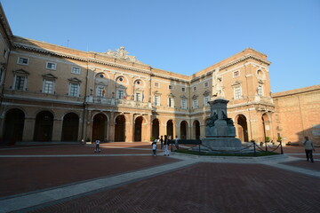 piazza centrale di loreto