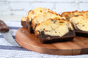 Close up of bakery cake on chopping board .