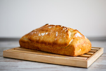 Pan casero recién hecho sacado del horno