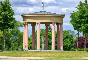 Neustrelitz - Hebetempel im Schlosspark 