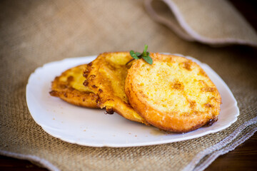 round bread croutons fried in batter in a plate