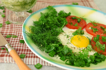 Egg with herbs and tomatoes
