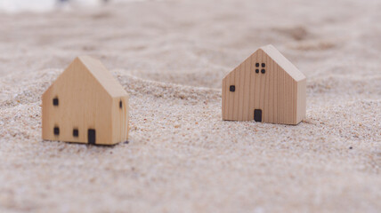 Obraz na płótnie Canvas small house in the beach