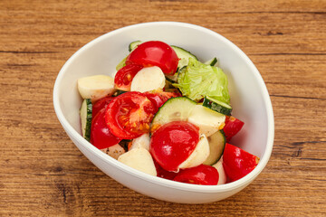 Salad with vegetables and mozzarlla