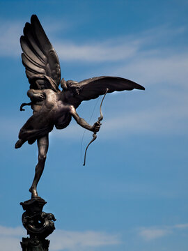 statue ail&eacute;e d'Anteros &agrave; Piccadily Circus &agrave; Londres sur la fontaine comm&eacute;morative