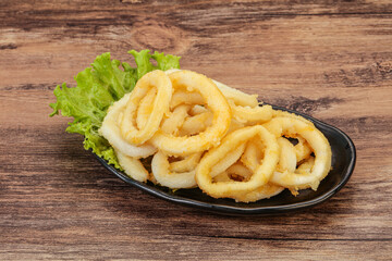 Roasted squid rings with salad