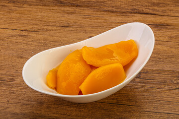 Sweet mango slices in syrop