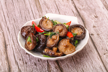 Marinated shiitake mushrooms with herbs