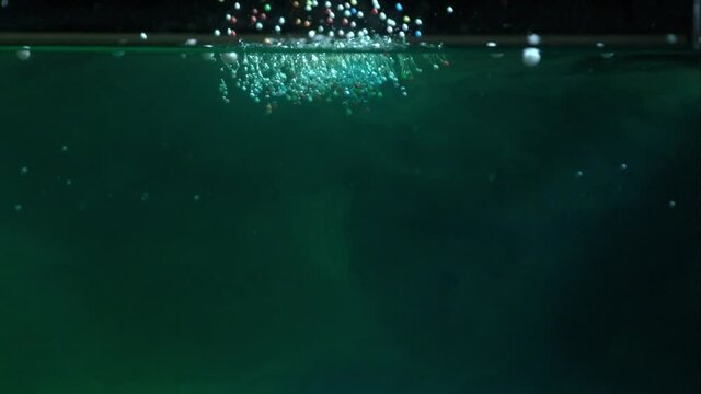 Super Slow Motion: Perlen in Wasser - #2  - Teil 1 von 2