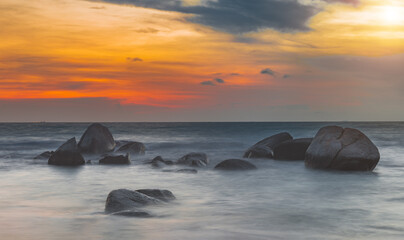 Fototapeta na wymiar The sea and rock with sunset lighting.