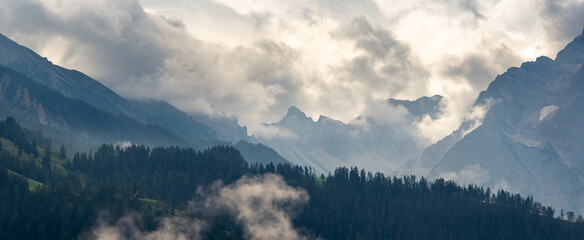 Nevoeiro nas montanhas