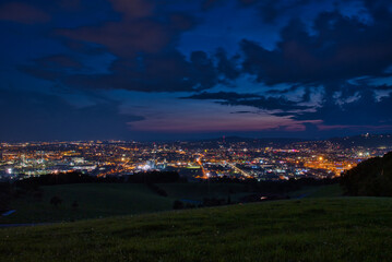 Panorama von der Stadt Linz kurz nach Sonnenuntergang
