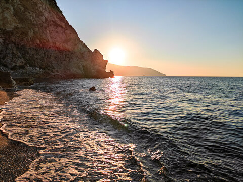 Sicilia meta turistica, sole tramonta sul mare, sunset in the sea, tramonto a pelo d'acqua