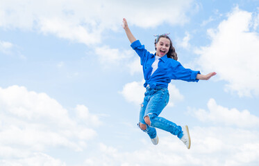 Fototapeta na wymiar cheerful teen girl jumping high. kid jump outdoor. kid fashion and beauty. sense of freedom. portrait of energetic child girl. concept of future. happy childhood. Feeling free and happy