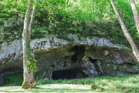 Caves of Sare