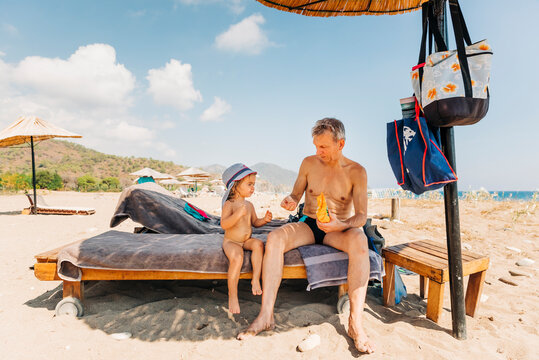 naked toddler girl Toddler At Beach Images – Browse 118,803 Stock Photos, Vectors, and Video |  Adobe Stock