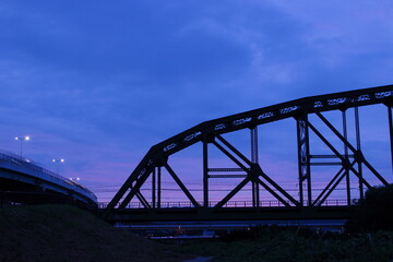 京都　朝の澱川橋梁の風景