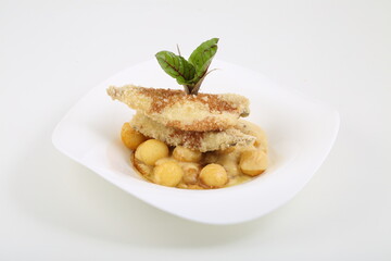 Fish in batter with potatoes