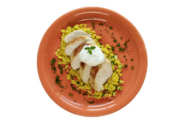 Gebratene Hähnchenbrust mit Kräuterjoghurt auf Couscous