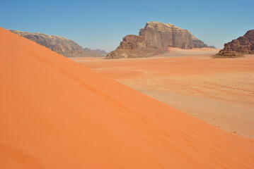 Fototapeta na wymiar Sand dune and desert landscape in Wadi Rum, Jordan