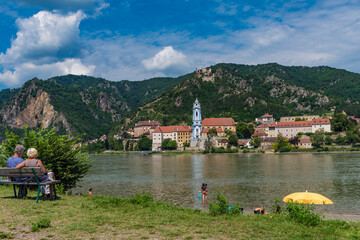 Blick über die Donau auf Dürnstein