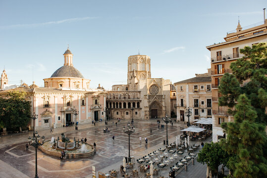Valencia's Plaza de la Virgen and cathedral from above