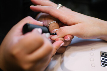 Obraz premium Un día de manicura y colores de primavera