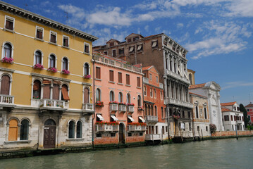 Fototapeta na wymiar Colorful houses and San Geremia church on the Grand Canal Venice