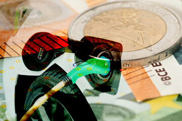 Ein Elektroauto und Euro Geld