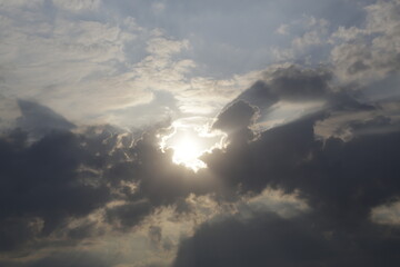 Naklejka na ściany i meble Sonne hinter Wolken - Sun behind clouds