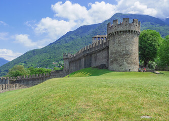 Fototapeta na wymiar external perimeter of the walls of the medieval castle Montebello.Bellinzona Ticino Switzerland