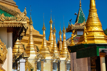 Fototapeta premium Kyaik Tan Lan or Kyaikthanlan Pagoda in Mawlamyine, Mon State, Myanmar