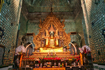 Fototapeta premium The Maha Myatmuni Buddhist Temple at Mawlamyine in Myanmar, former Burma