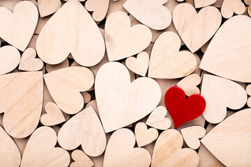 Obraz premium Red heart, valentine day greeting card. Wooden hearts background.