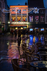 Fotografía nocturna con iluminación navideña en la ciudad de Gante.