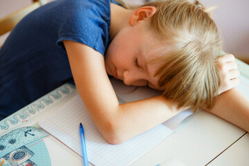 the girl fell asleep at the table teaches lessons