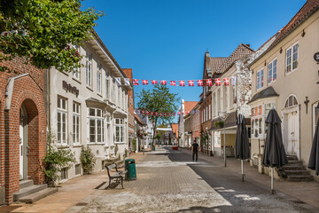 Fototapeta na wymiar picturesque street with danish flags in Tonder, Denmark