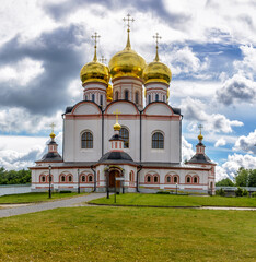 Fototapeta na wymiar Assumption Cathedral. Valdai Iversky Bogoroditsky Svyatoozersky Monastery is an Orthodox monastery .