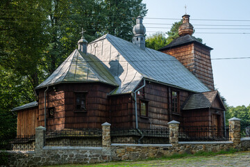 Fototapeta na wymiar Drewniany kościół filialny w Bonarówce, dawna cerkiew greko-katolicka