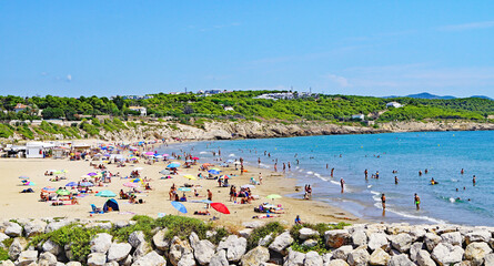 Puerto y faro de Sant Cristofol en Vilanova i la Geltru en Barcelona, Catalunya, España, Europa
